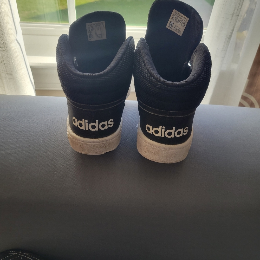 Adidas - Picture 2 of 3